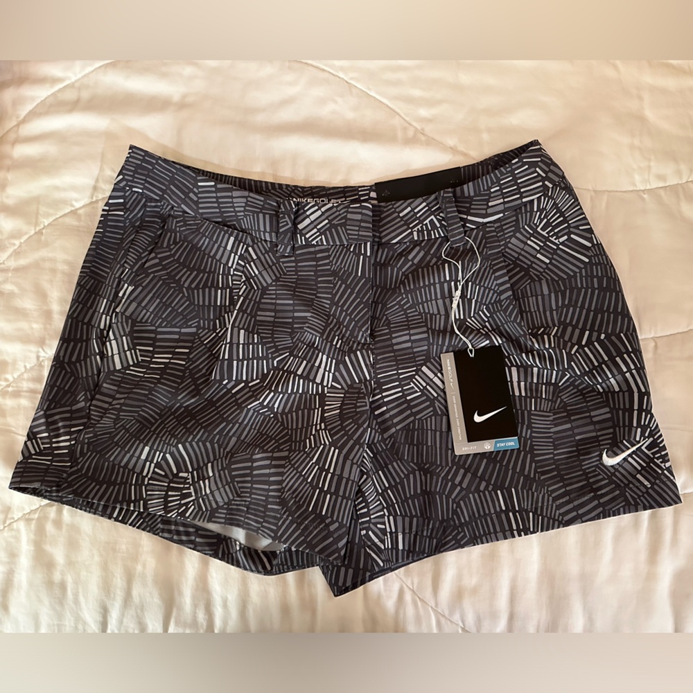 NWT Nike Golf Dri Fit Shorts - Size 6